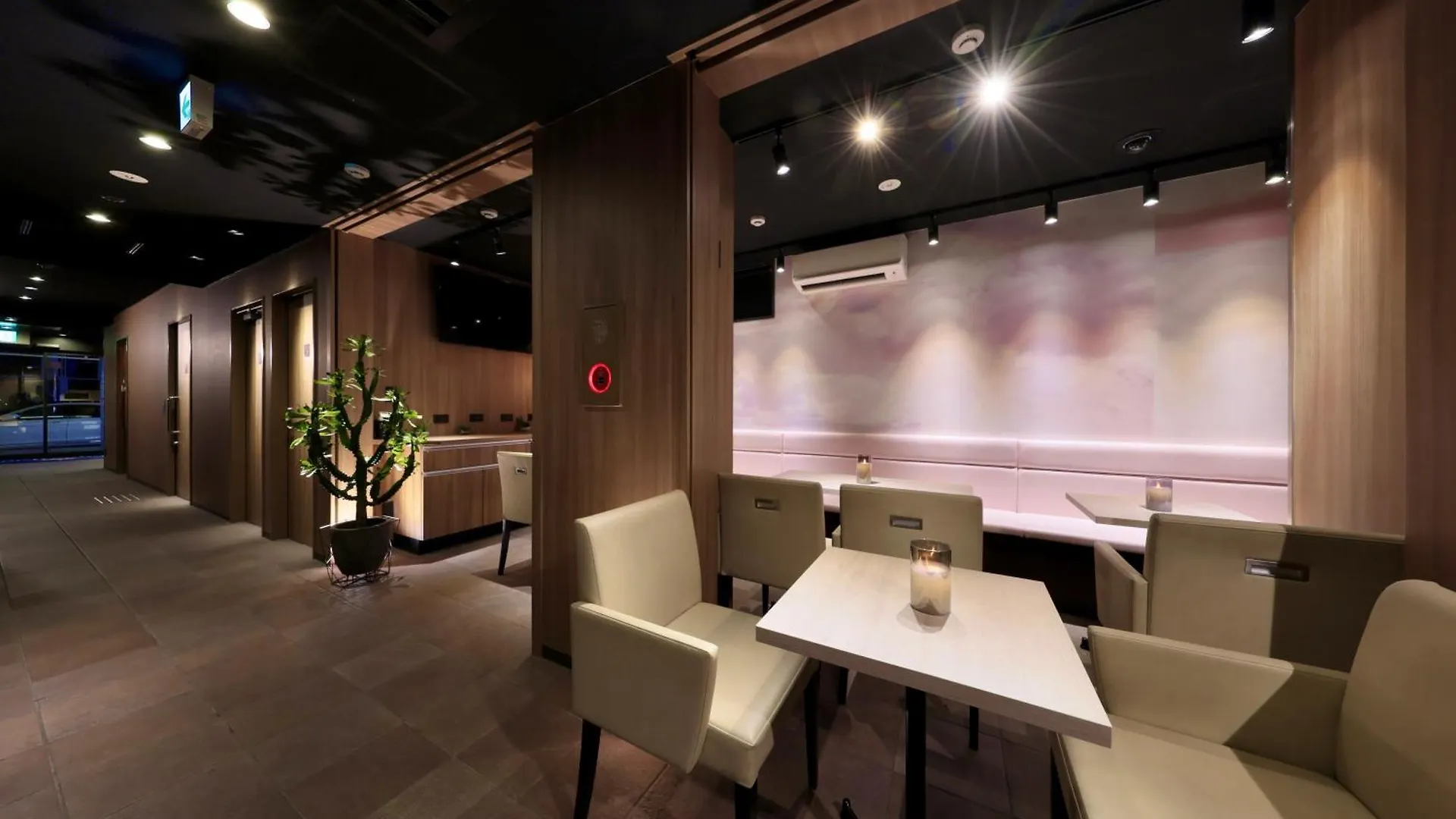 Nipponbashi Crystal Hotel Osaca